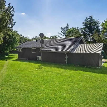 Holiday home Amazing In With Sauna Humble