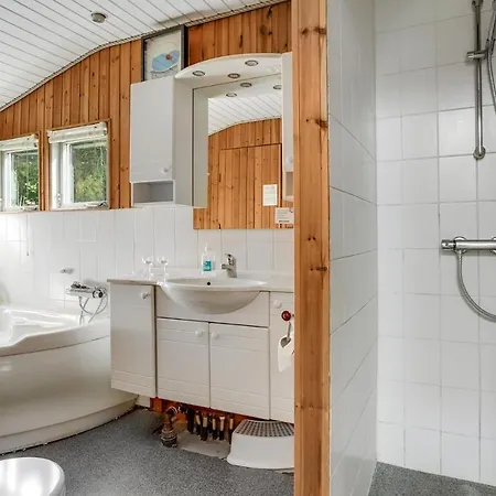 Amazing Home In Humble With Sauna * Nordenbro Vesteregn